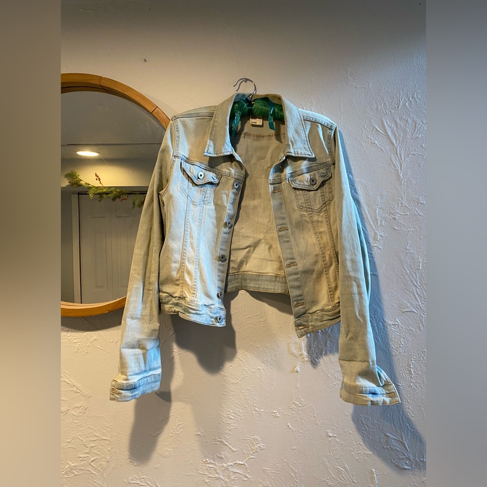 H&M woman distressed washed denim jean jacket